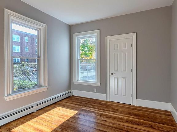 4th image of 40 Nahant Pl #1