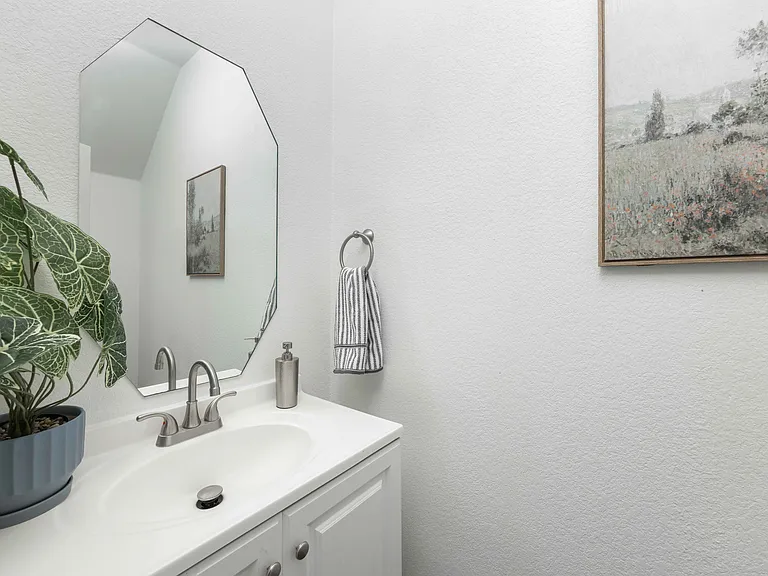 2672 Blackstone Dr — Photo 8