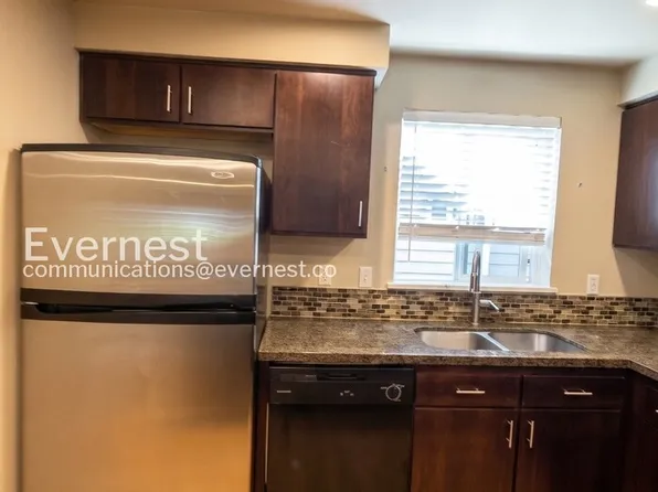 705 N 94th St Unit B, Seattle, WA 98103