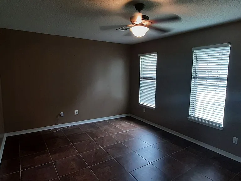 304 Ray St — Photo 16