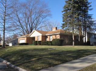 202 Traver Ave, Glen Ellyn, IL 60137