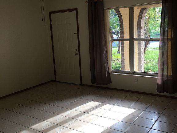2nd image of 1349 Dexter Dr E