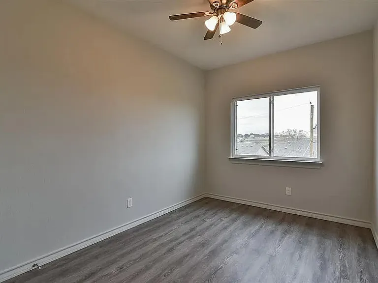 8006 Julie Ave — Photo 11