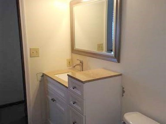 5th image of 3369 N Oakland Ave #A