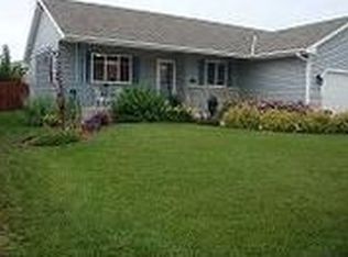 4006 Fieldcrest Dr, Sioux City, IA 51103