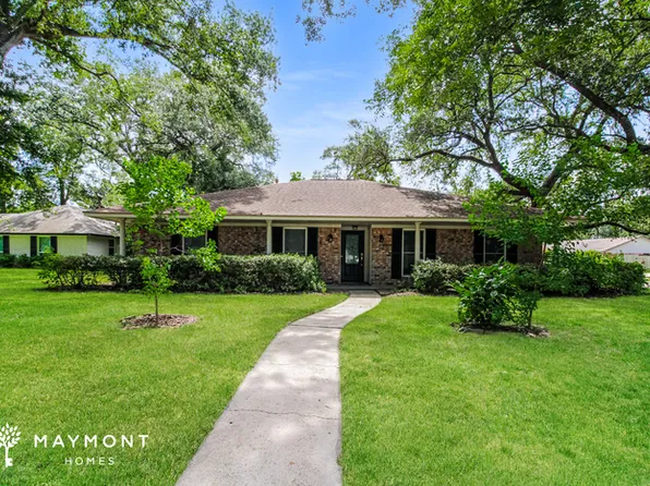 52 Pine Ct, Lake Jackson, TX 77566