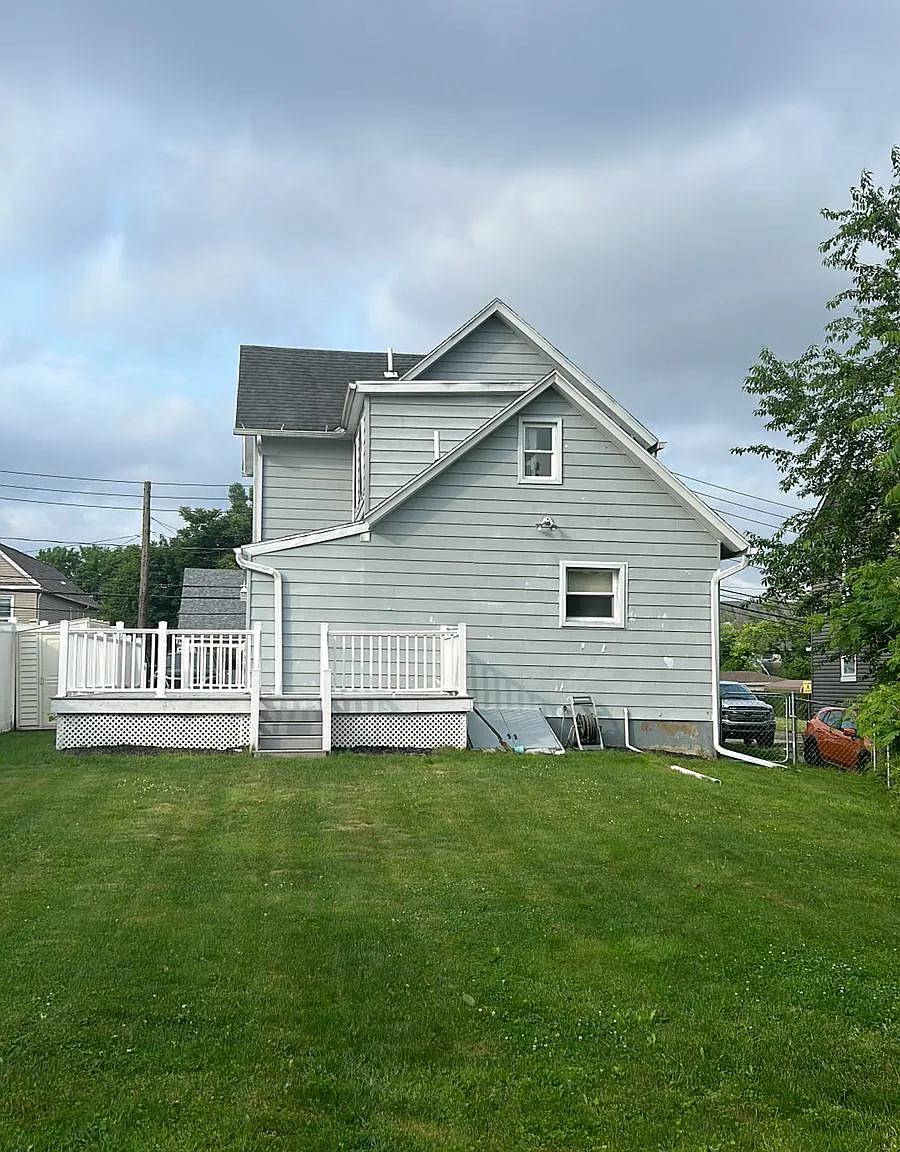 3 bed, 2221 sqft, $2,100 — Photo 3