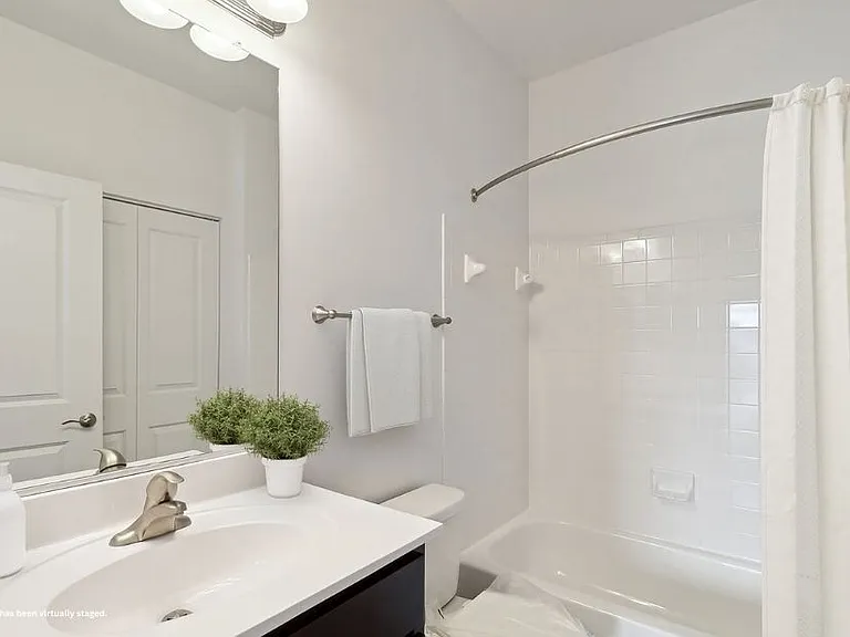 Windsor Commons Apartments — Photo 12