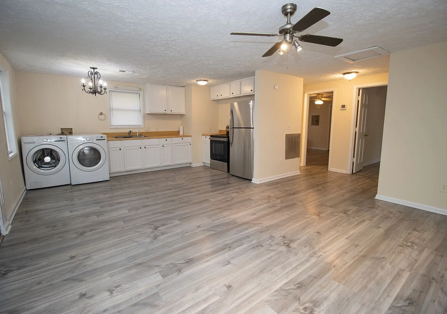 1213c Suber Street Modern Student Living Near Usc - Pre-Leasing For 2026-2027 School Year — Photo 2