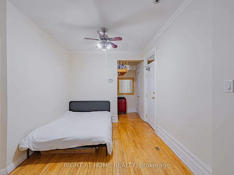 220 Lyon St N #B — Photo 6