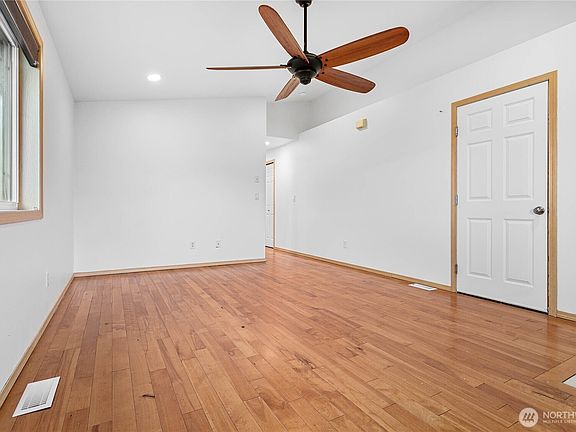 4th image of 7439 Clamdigger Drive