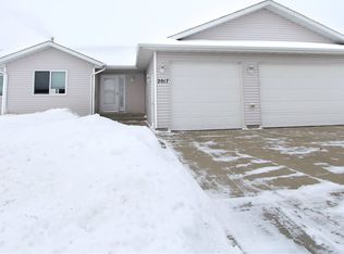 2017 Lakeside St, Minot, ND 58703