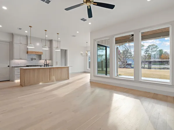 3812 E Port Ridglea Ct, Granbury, TX 76049