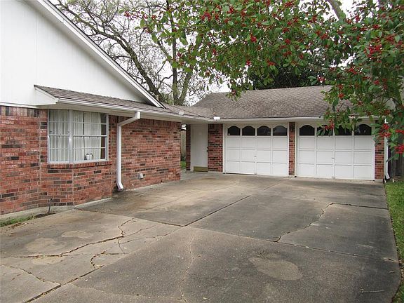 3rd image of 2705 Williamsburg Dr