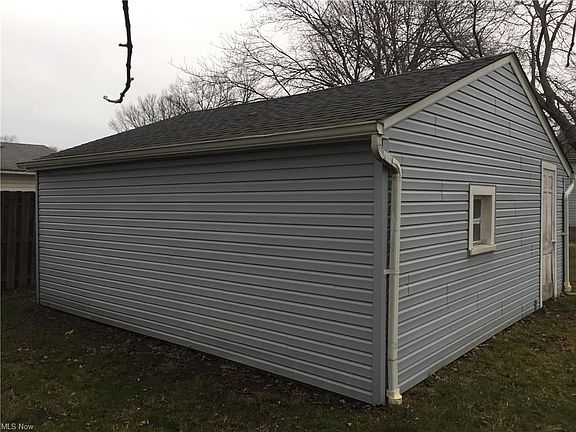 3rd image of 34848 Beach Park Ave