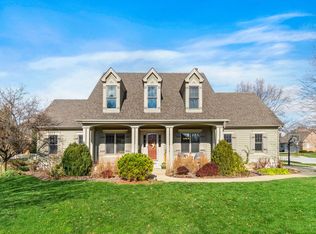 912 Elm St, Sugar Grove, IL 60554