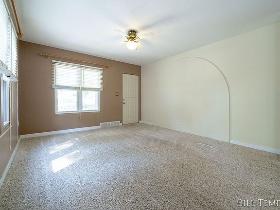 4th image of 2020 Lafayette Ave NE