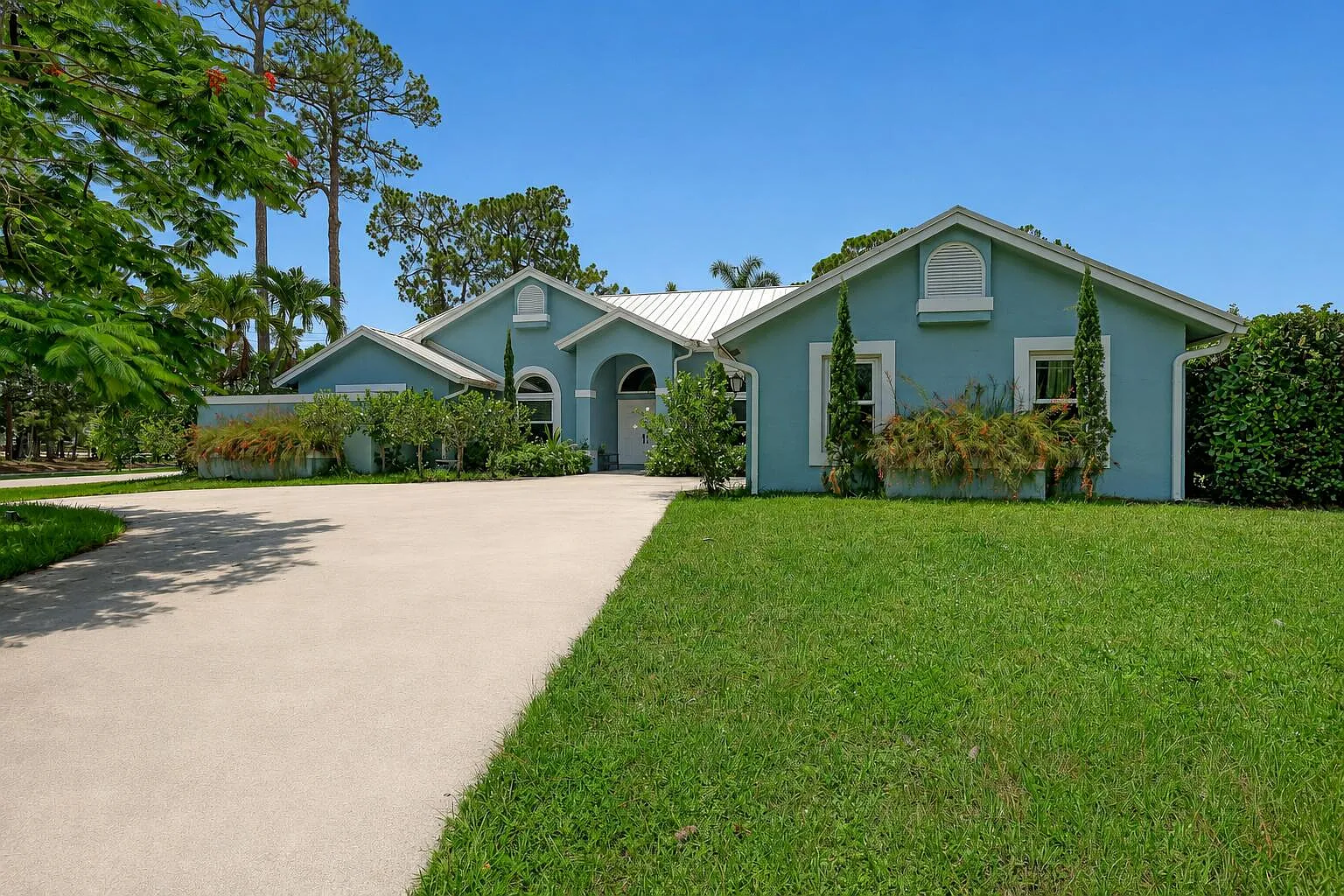 4 bed, 3.0 bath, 2581 sqft, $13,000 — Photo 3