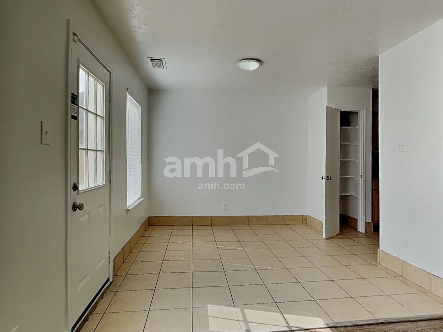 3 bed, 2.5 bath, 1450 sqft, $1,790 — Photo 4