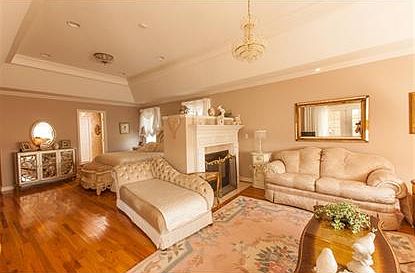 4th image of 338 Paulette St