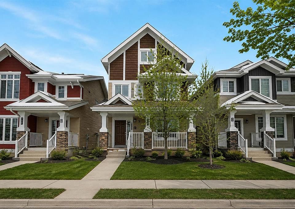 1st image of 240 N Comeau Cres