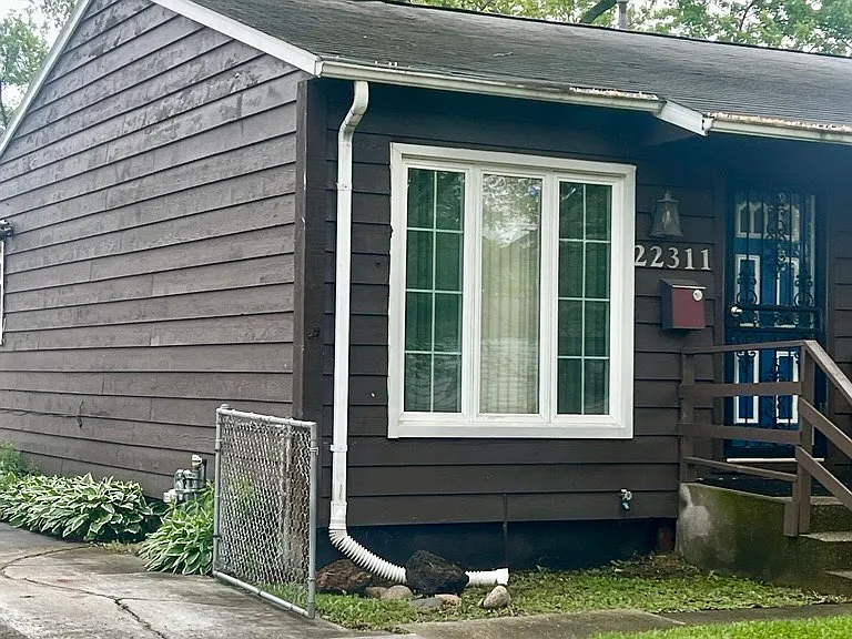 22311 Clyde Ave — Photo 9