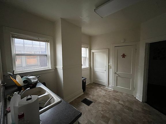 3rd image of 462 E Maxwell St #2