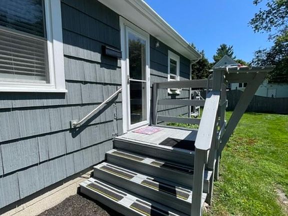 4th image of 39 Newton Ave