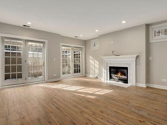 3rd image of 618 W Oakdale Ave #1D