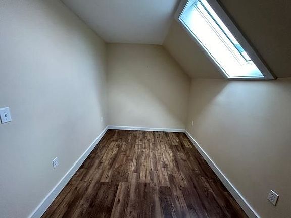 3rd image of 193 Old Springfield Rd