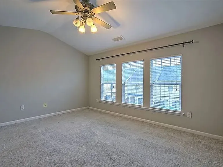 11 Annacey Pl — Photo 17