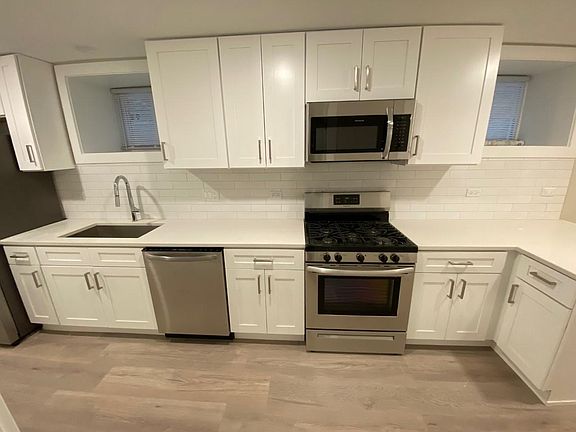 4th image of 2119 W Potomac Ave #G