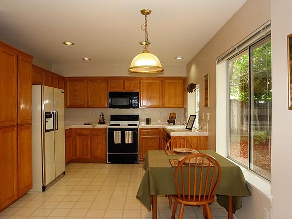 4th image of 1564 Oyama Dr