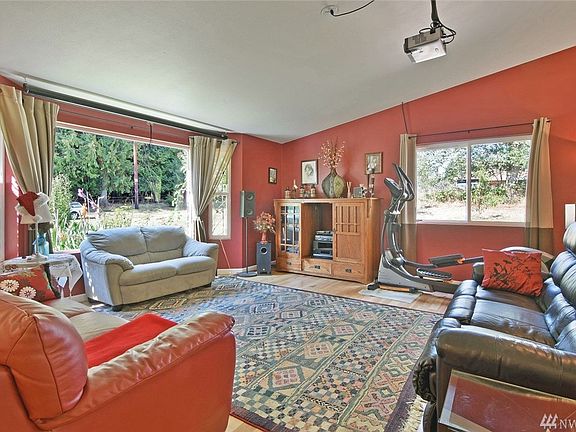 4th image of 3929 84th St NW