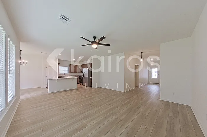 4 bed, 2.0 bath, 1826 sqft, $2,075 — Photo 2