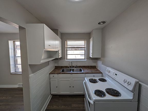 5th image of 3911 Jamieson Ave #1W
