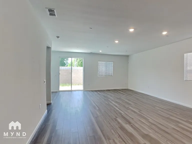 1688 Bullock Dr — Photo 3