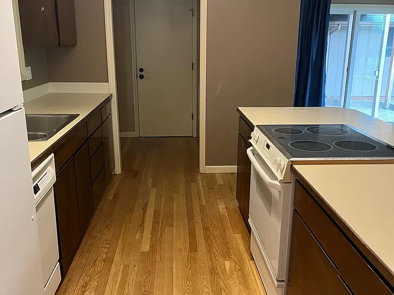575 Stonegate St — Photo 3