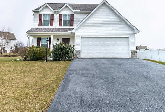 3rd image of 28 Jewel Dr