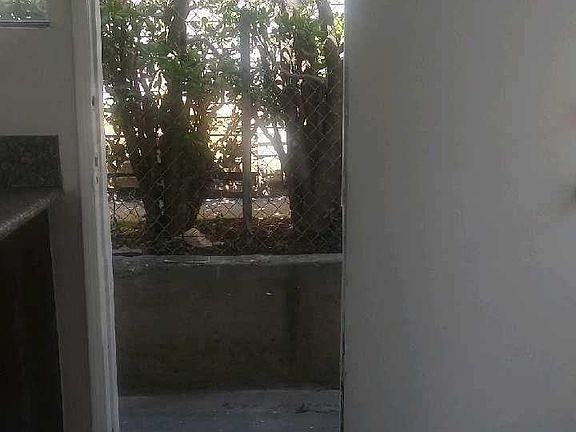 4th image of 528 1/2 E Avenue 28