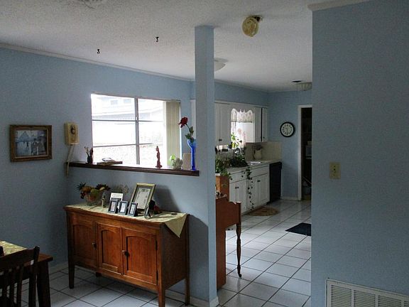 3rd image of 2513 Bradley Ln