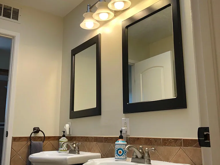 2493 Whitethorne Dr — Photo 12