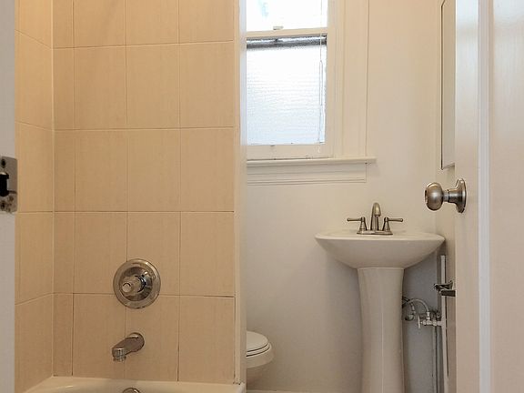 4th image of 1312 Jackson St APT 6
