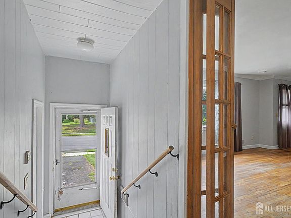 3rd image of 3 Darwin Rd