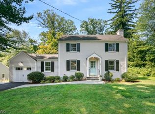 15 Old Colony Rd, Bernardsville, NJ 07924