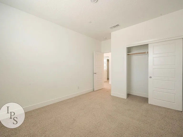 2830 E Tamarind Dr — Photo 21