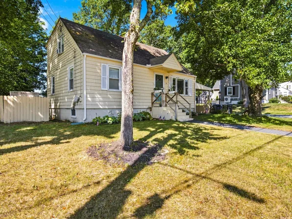 26 Sunset Rd, Dracut, MA 01826