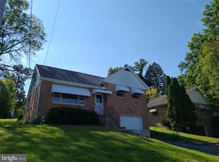 921 Crestview Ave, Reading, PA 19607