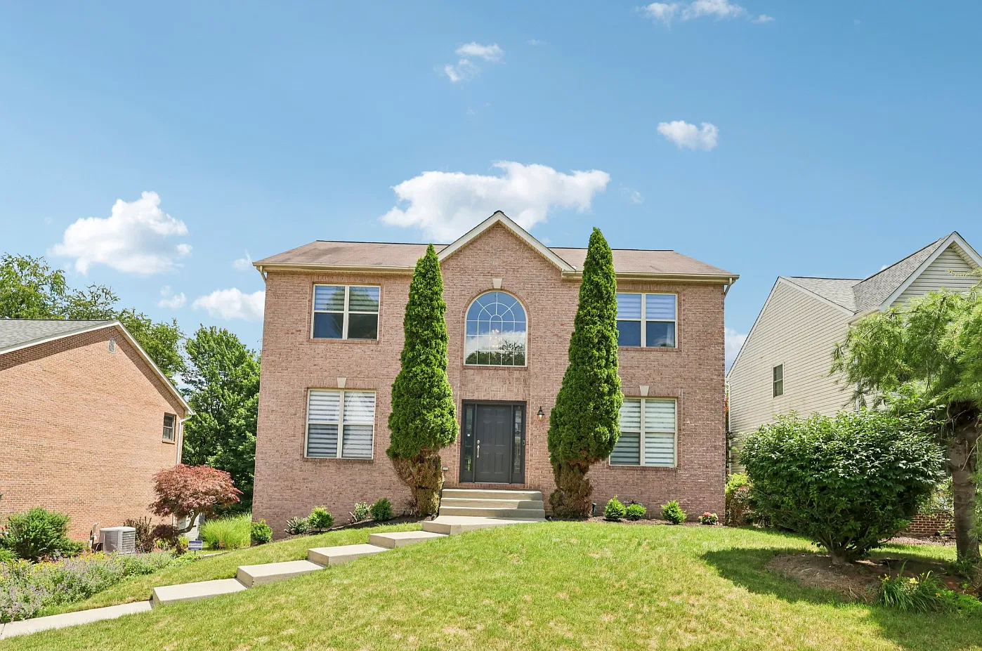 4 bed, 2.5 bath, 2420 sqft, $3,700 — Photo 1