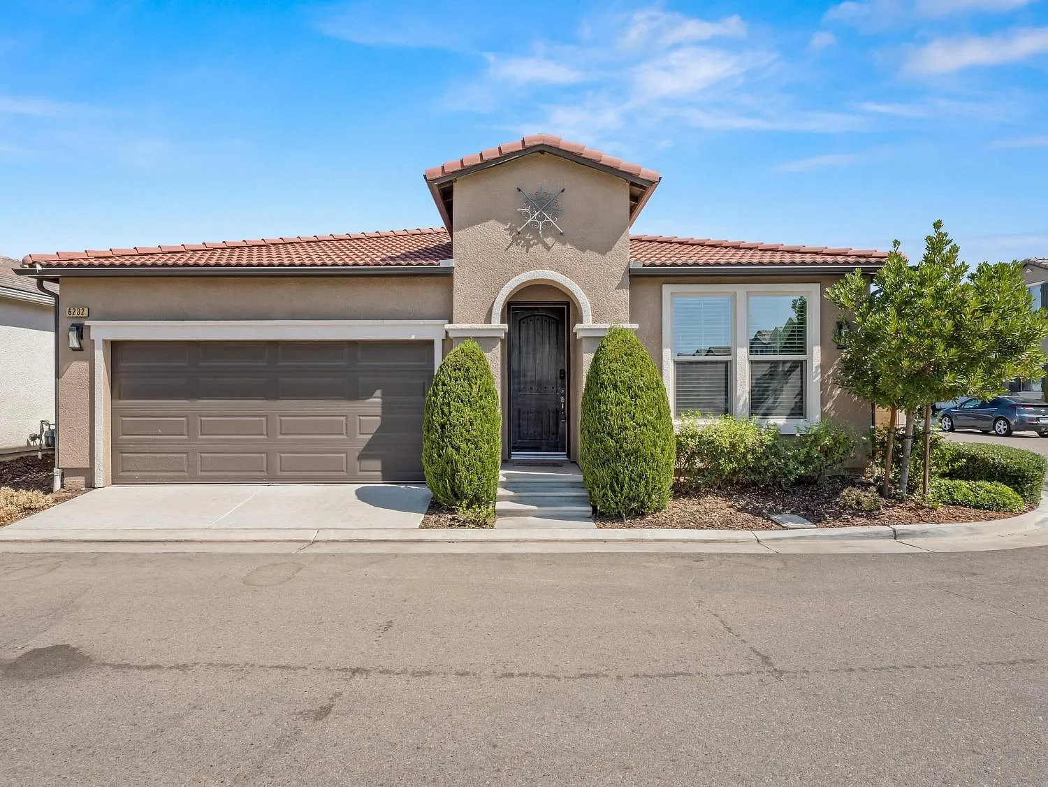 6232 E Emma Dr photo 1